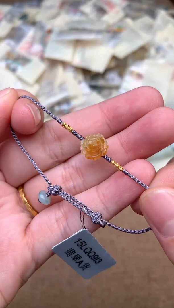 18K金镶嵌挂件翡翠  —