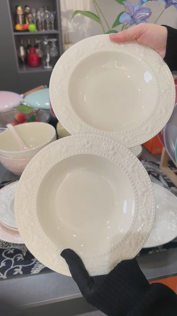 【闪购商品】瓷2个浮雕草莓深盘-奶油白8寸