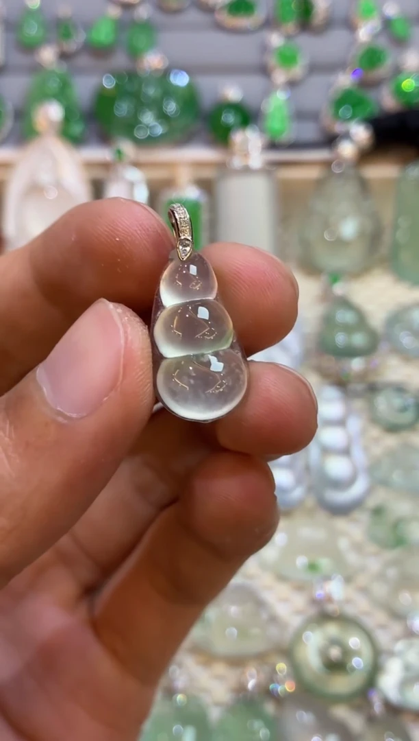 吊坠(不含链)18K金镶嵌翡翠豆子