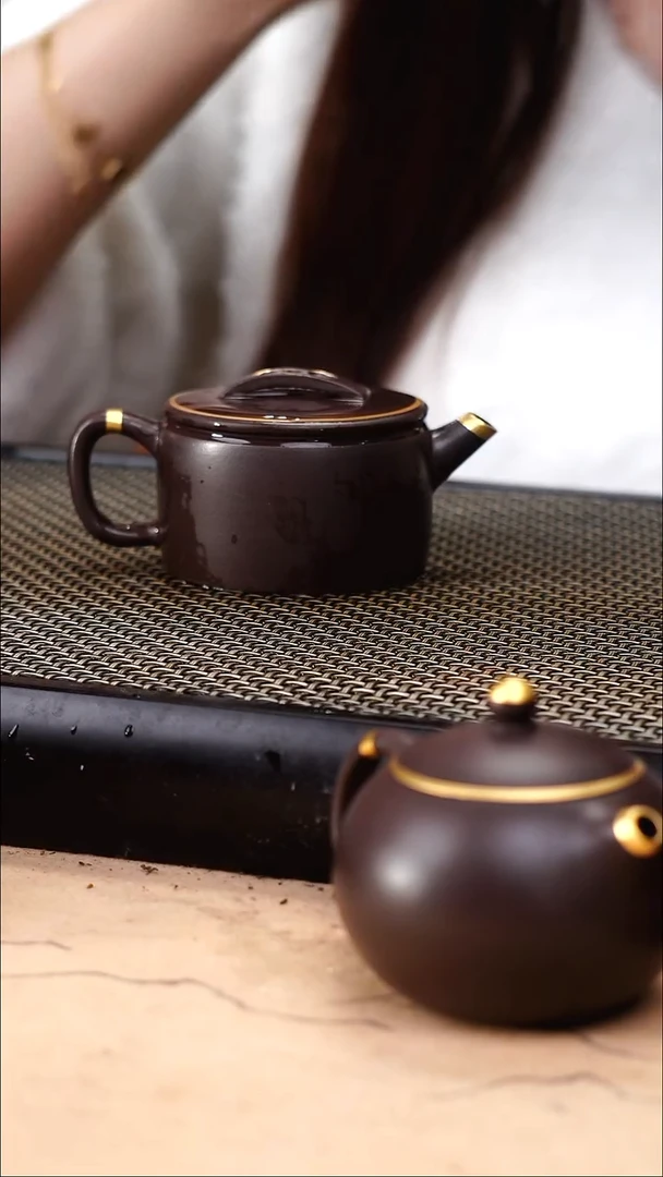 茶壶紫砂四号井茄皮紫泥描金欢喜平底小汉瓦130cc
