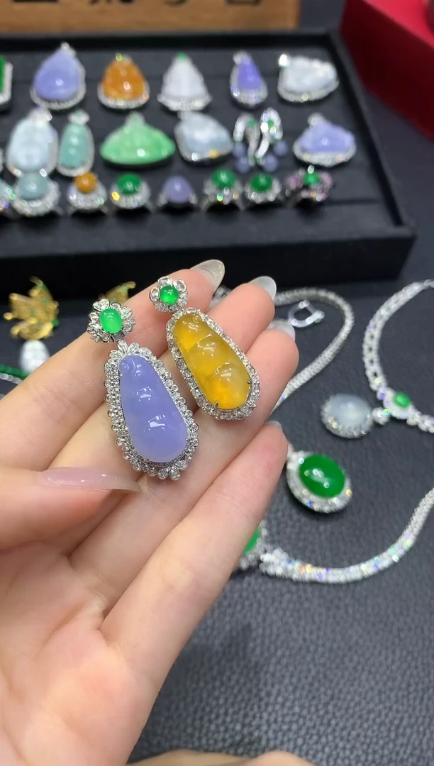 吊坠(不含链)18K金镶嵌翡翠88多样性随机发货1件