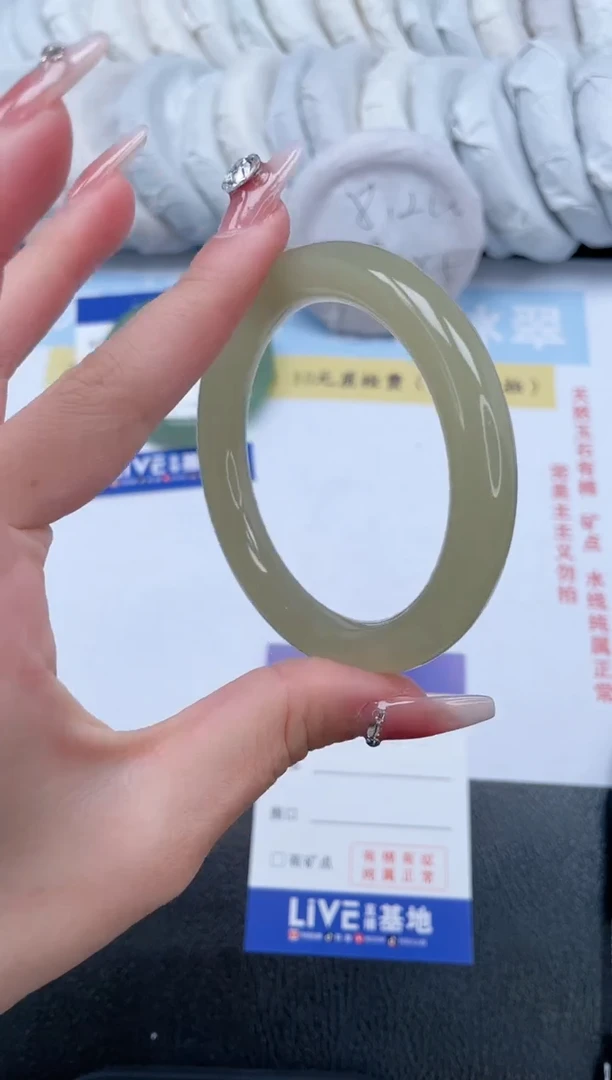 【闪购商品】石英质玉手镯未镶嵌T146-56