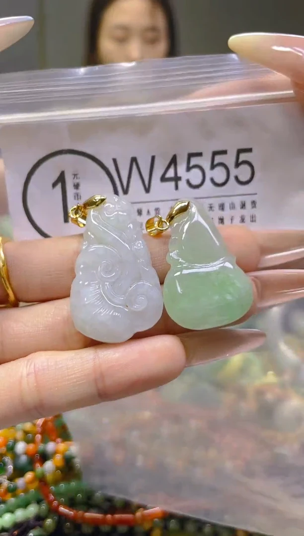 翡翠未镶嵌颈饰/W/翡翠A货，一件也是批发价