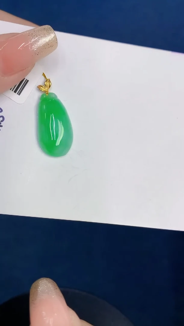 颈饰18K金镶嵌翡翠缅甸天然翡翠A货