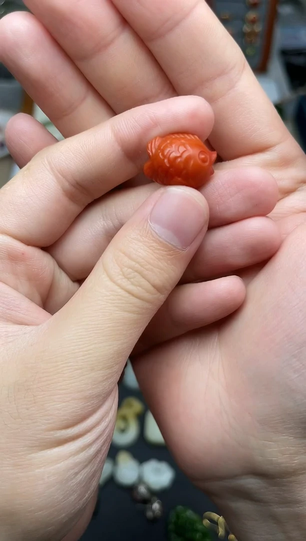 未镶嵌颈饰南红玛瑙小鱼06