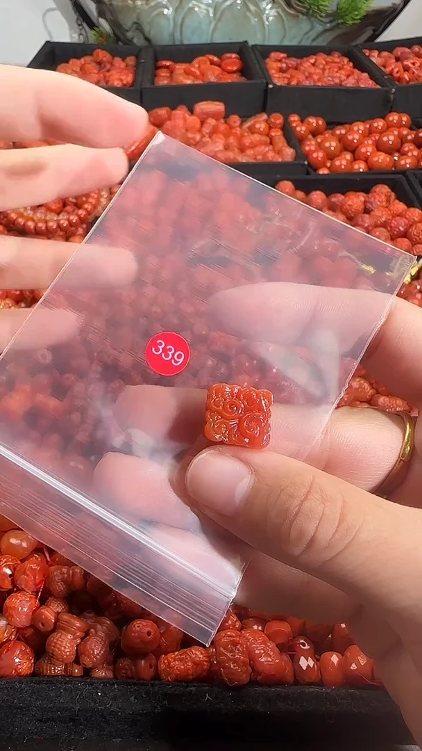 颈饰未镶嵌南红玛瑙1