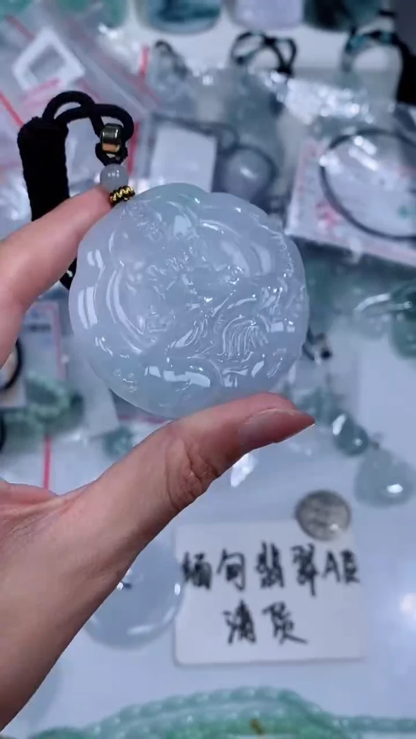 颈饰未镶嵌翡翠吊坠