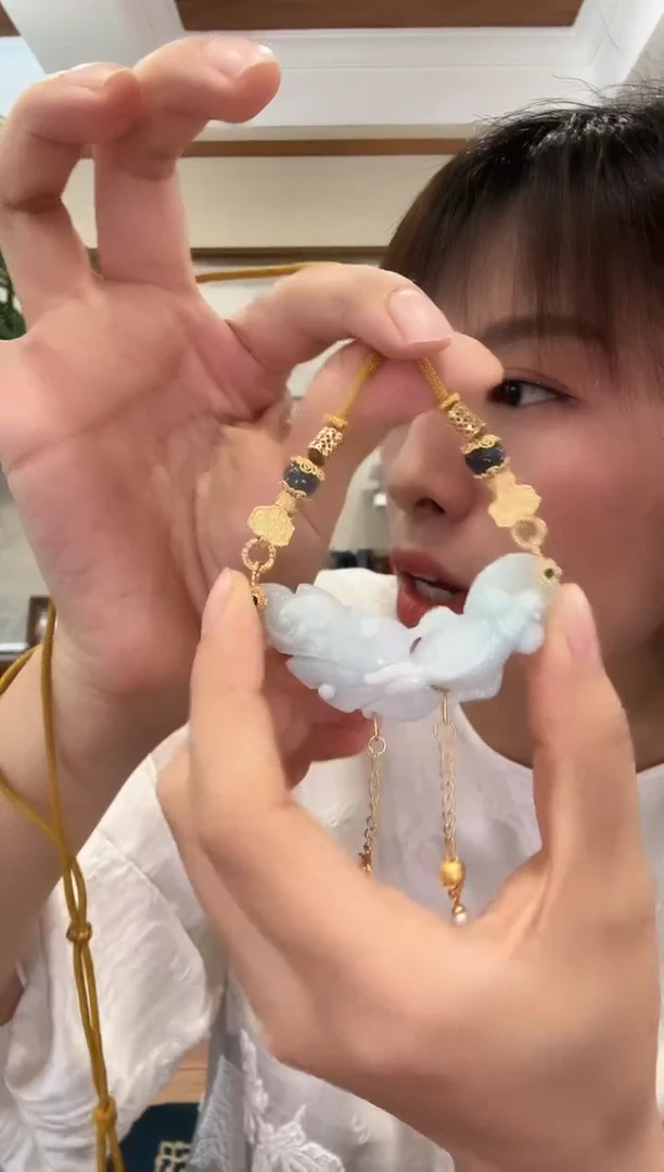 翡翠未镶嵌颈饰国风