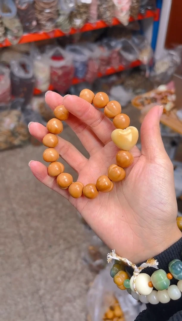 吊坠猴头核桃猴头光面单圈 高货 黄色爱心