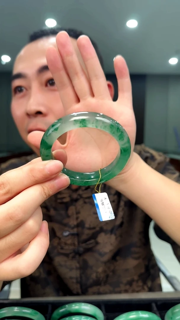 未镶嵌手镯石英质玉54.8