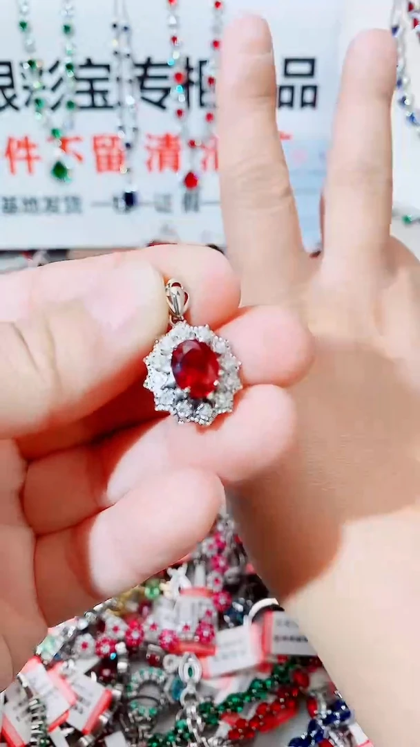 颈饰未镶嵌红宝石