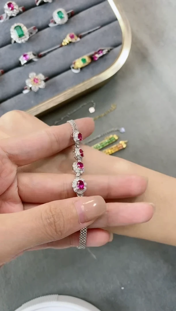 18K金镶嵌手链红宝石·