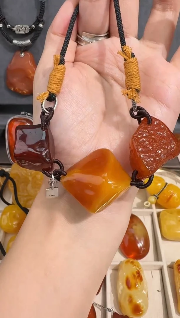 裸石琥珀未镶嵌孙**心琥珀