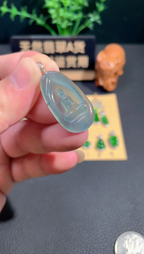 颈饰18K金镶嵌翡翠翡翠