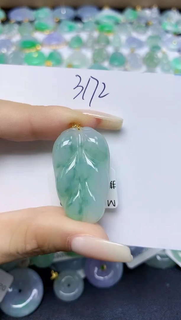 翡翠18K金镶嵌颈饰 天然缅甸翡翠A货