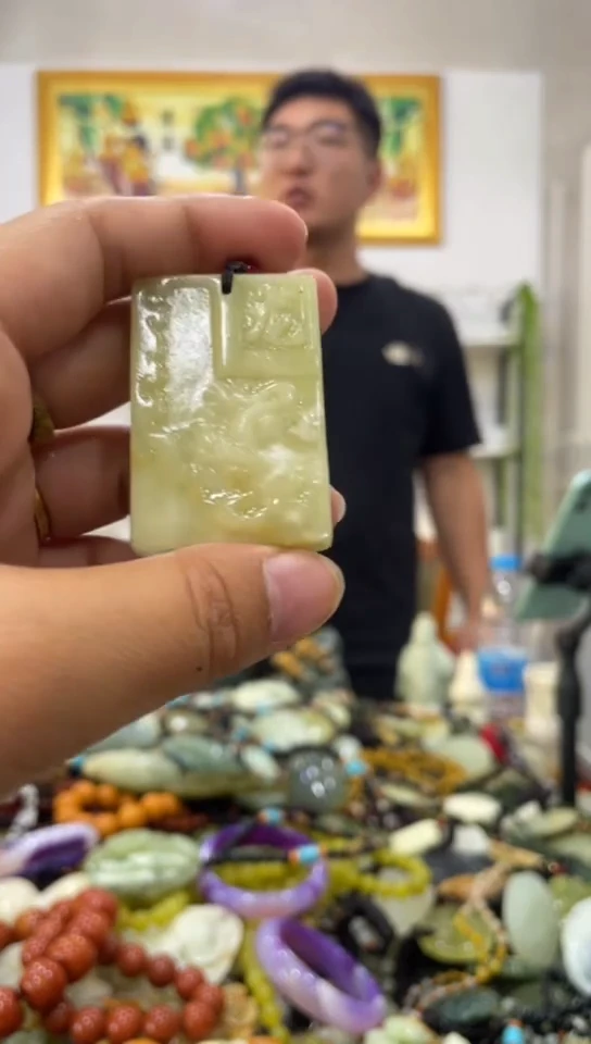 未镶嵌岫玉吊坠