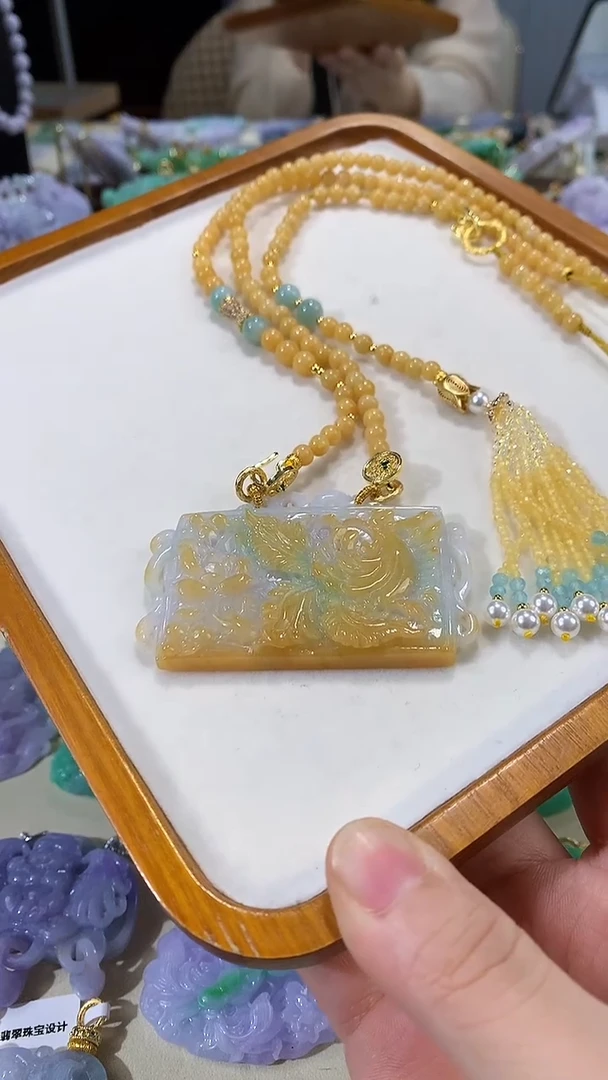 颈饰未镶嵌翡翠吊坠