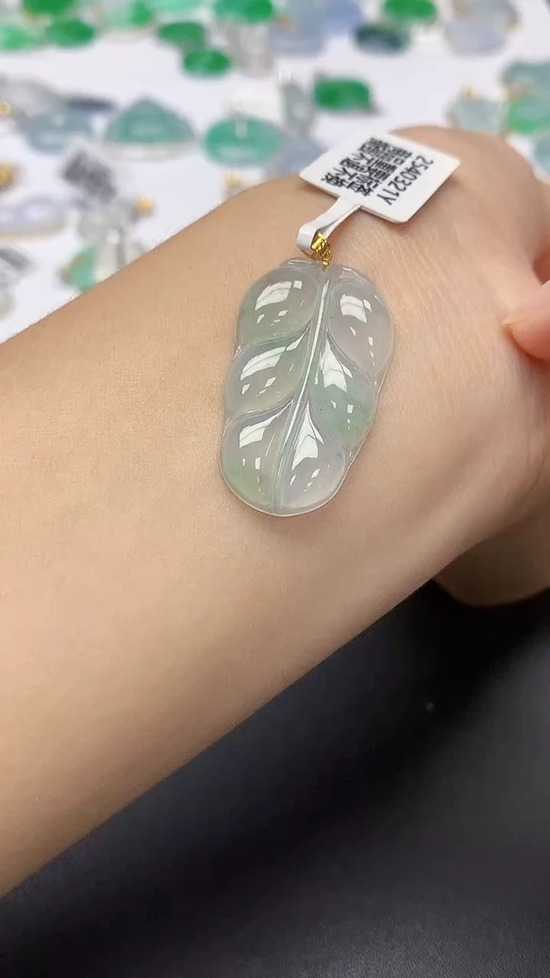 翡翠18K金镶嵌颈饰天然缅甸a货翡翠