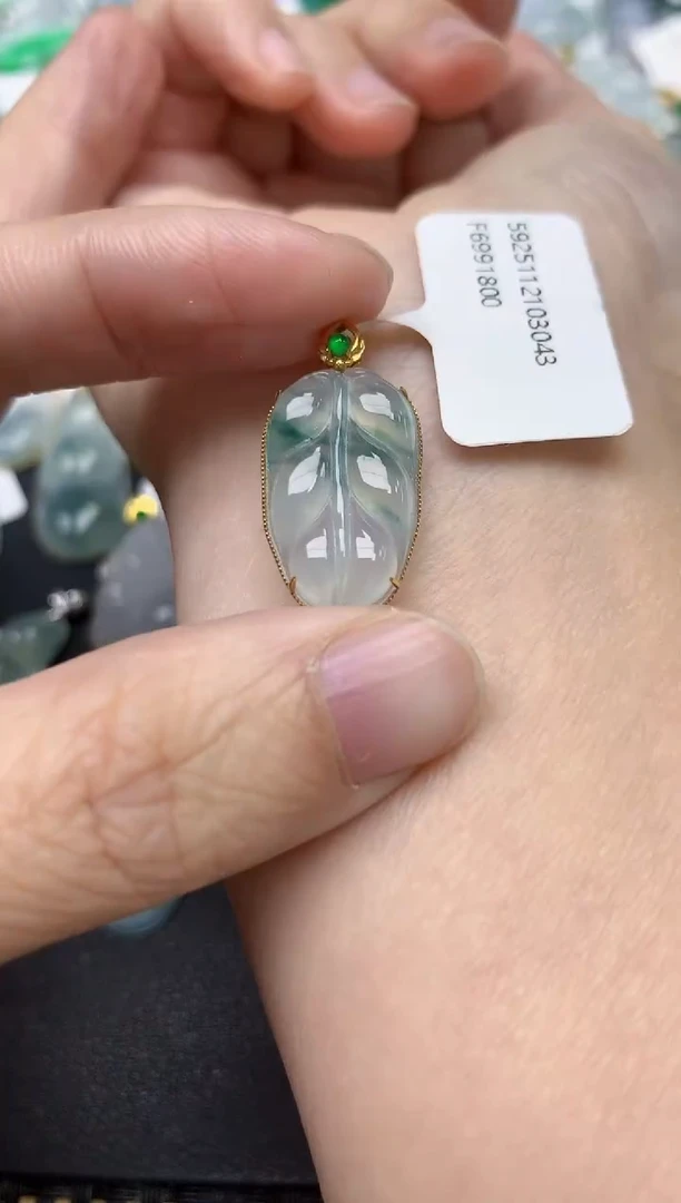 颈饰18K金镶嵌翡翠天然缅甸A货翡翠