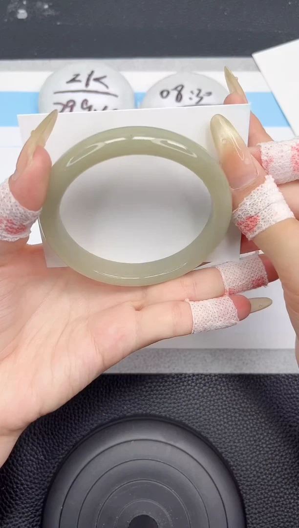 石英质玉手镯未镶嵌47-61.1