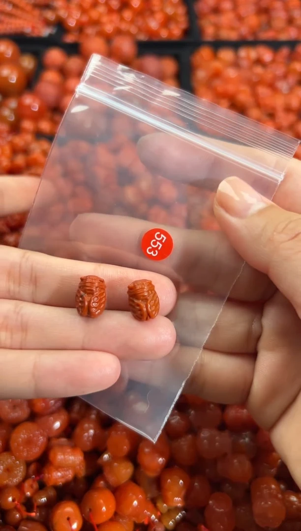 南红玛瑙未镶嵌颈饰1