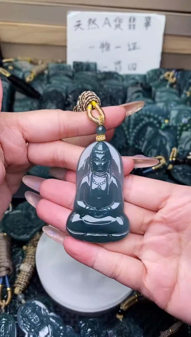 颈饰未镶嵌翡翠