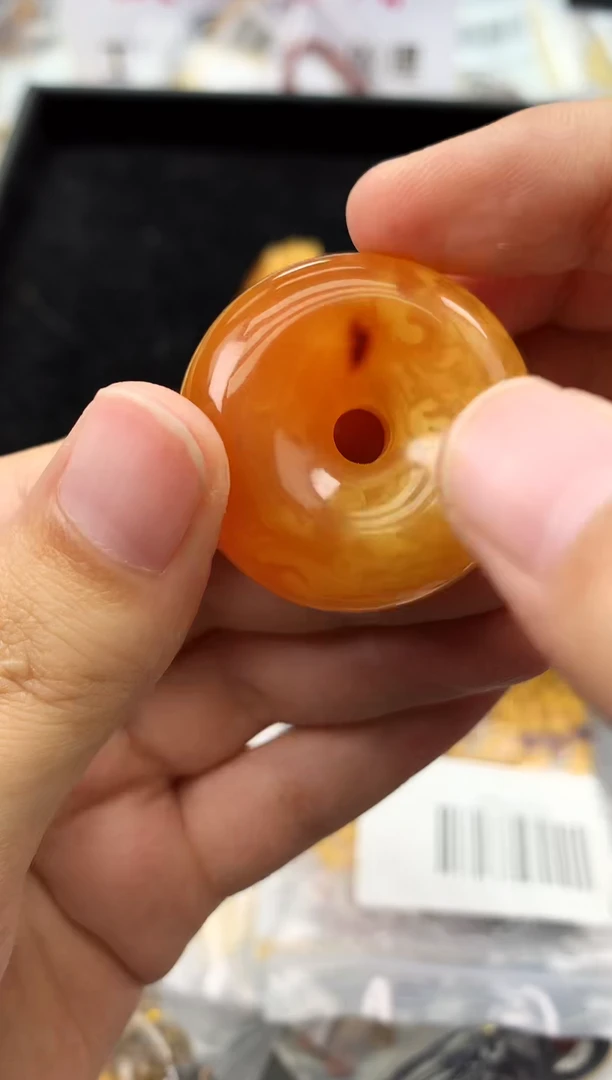 未镶嵌琥珀珠宝奇石18