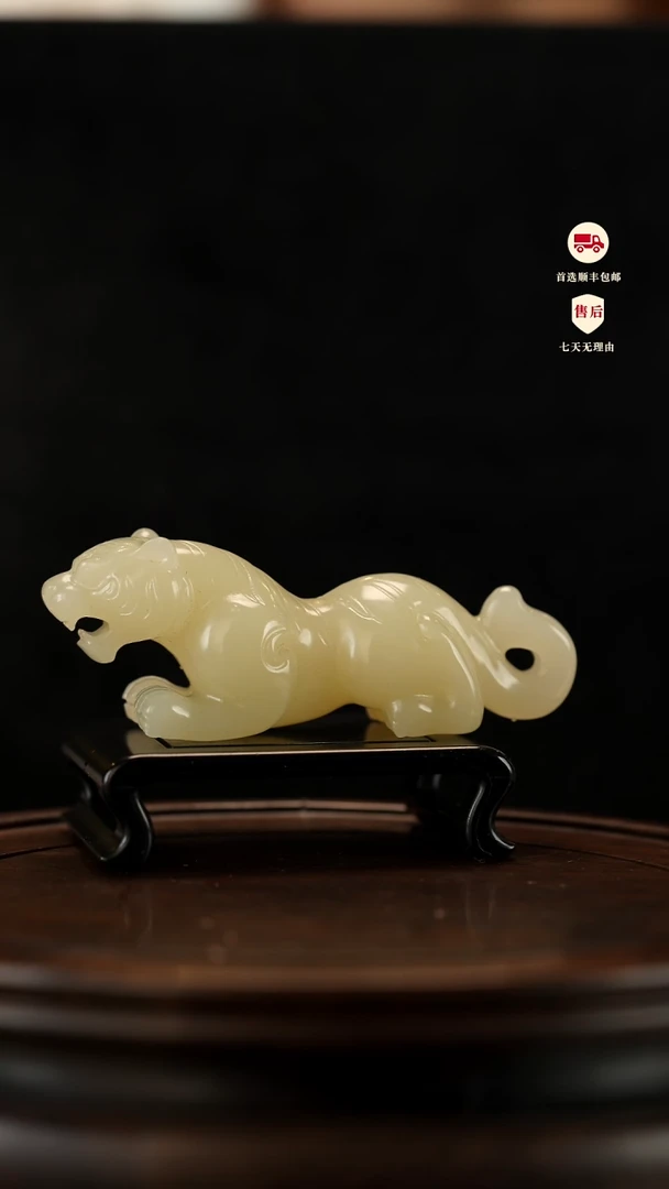 云南石竹叶青雕刻：伏虎手把件摆件镇尺