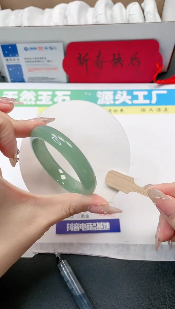 【闪购商品】石英质玉手镯未镶嵌44-51