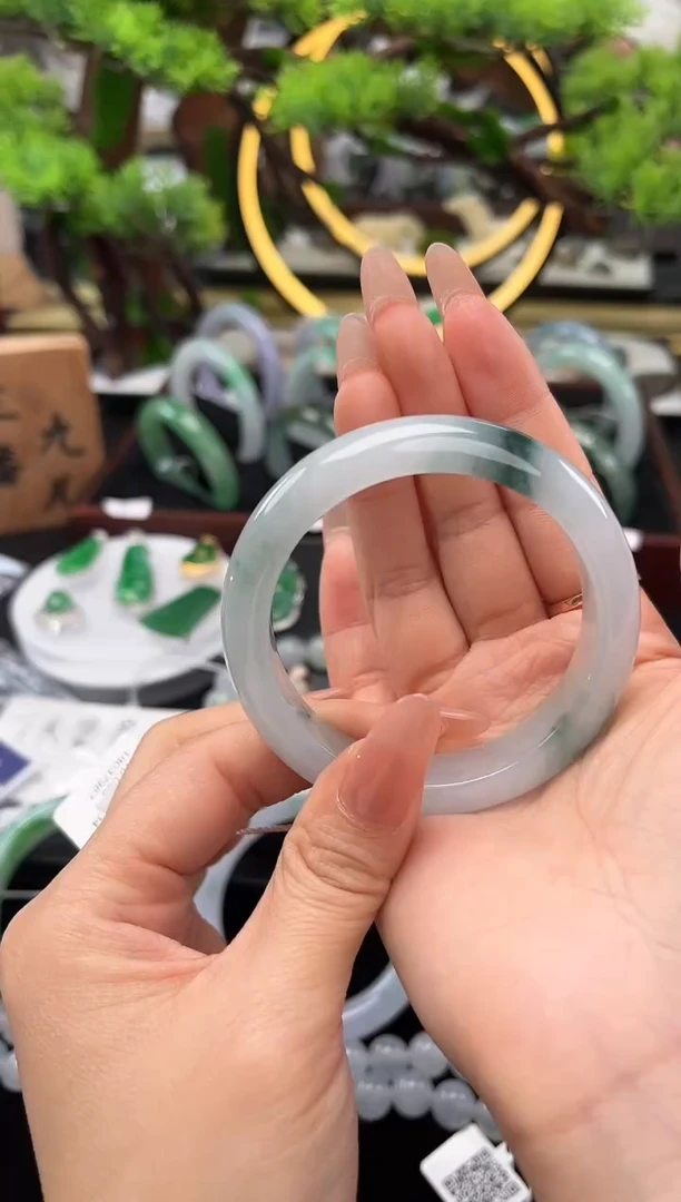 未镶嵌手镯翡翠手镯