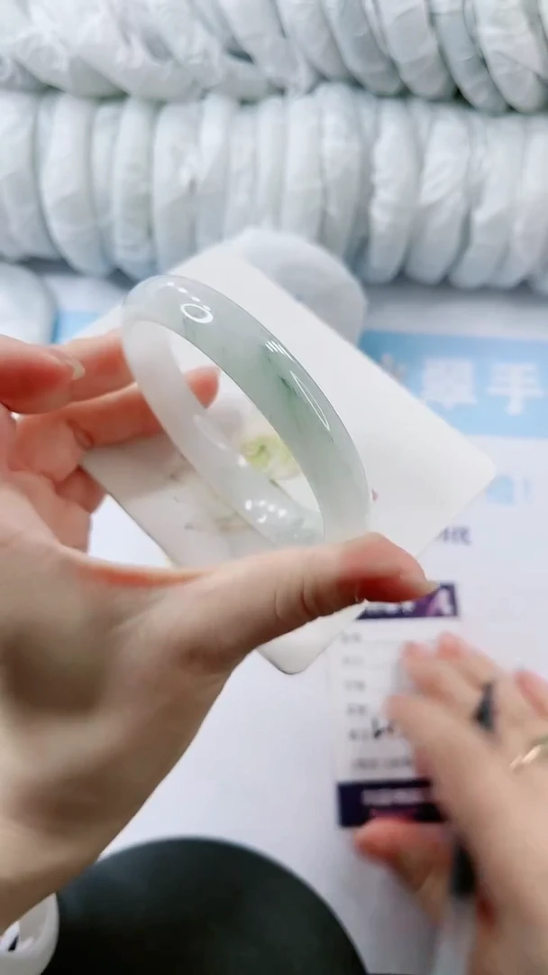 【闪购商品】石英质玉手镯未镶嵌多样性发货L133