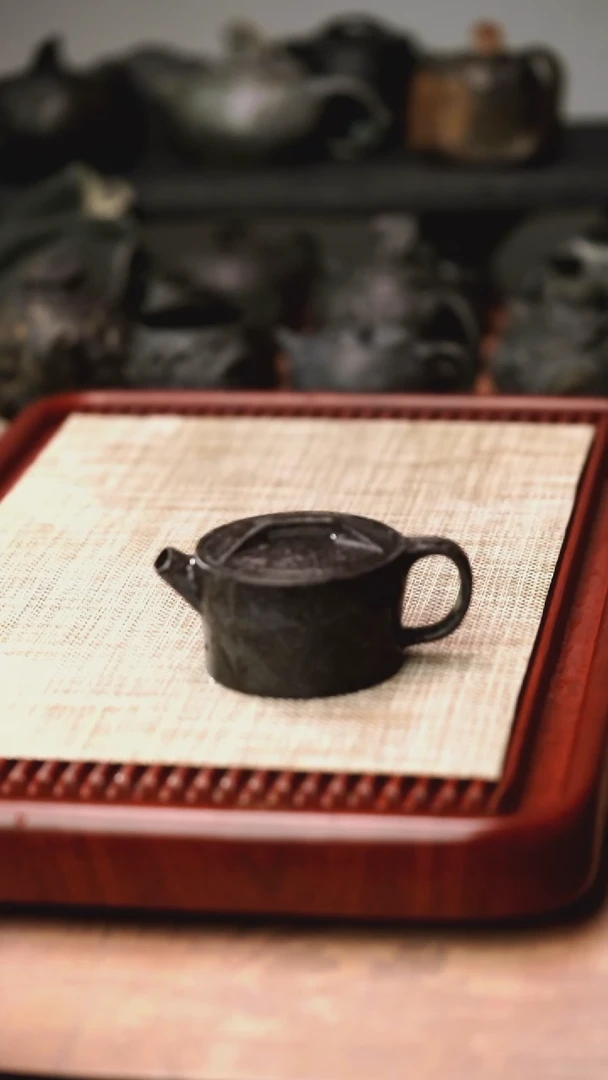 归玉堂冰碛岩重工雕刻长乐汉瓦壶150cc