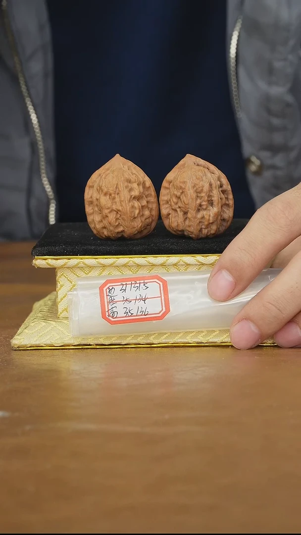 把件文玩核桃赤龙鸡心