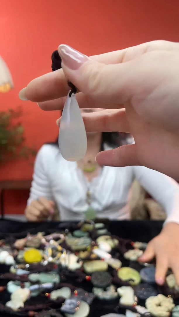 未镶嵌岫玉吊坠·