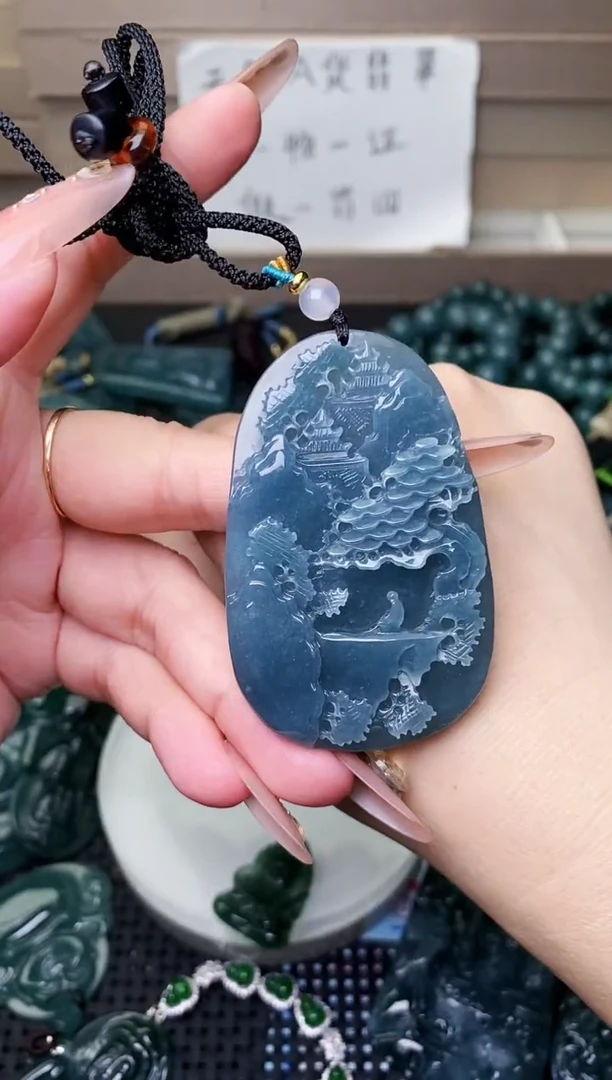 颈饰未镶嵌翡翠