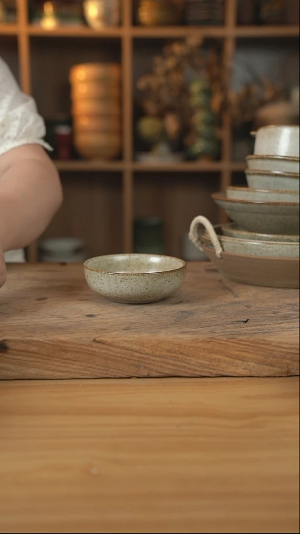 奶奶系列的大号蘸料碟1个