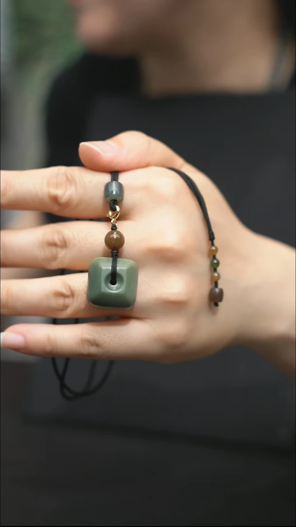 颈饰未镶嵌和田玉方扣