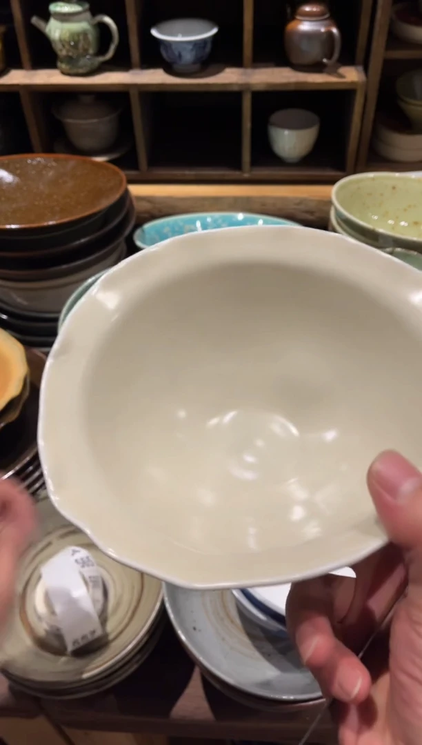 【闪购商品】瓷片556微瑕乳黄色贝壳碗1个