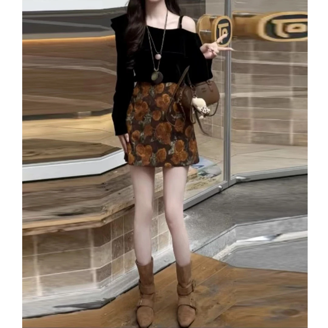 (秋日画报)精致优雅小众设计斜肩长袖丝绒上衣