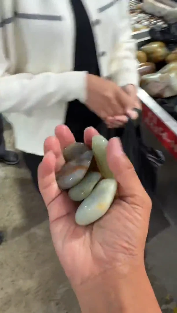 未镶嵌和田玉（糖玉）挂件和田玉
