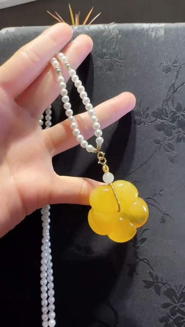 蜜蜡颈饰18K金镶嵌花花吊坠