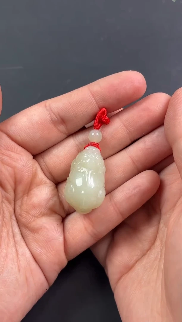 【闪购商品】和田玉吊坠(赠链)未镶嵌且末微色差近矿