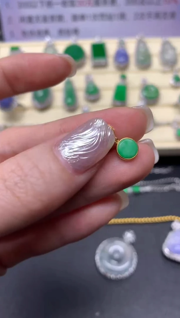 【闪购商品】翡翠吊坠(不含链)18K金镶嵌吊坠|499