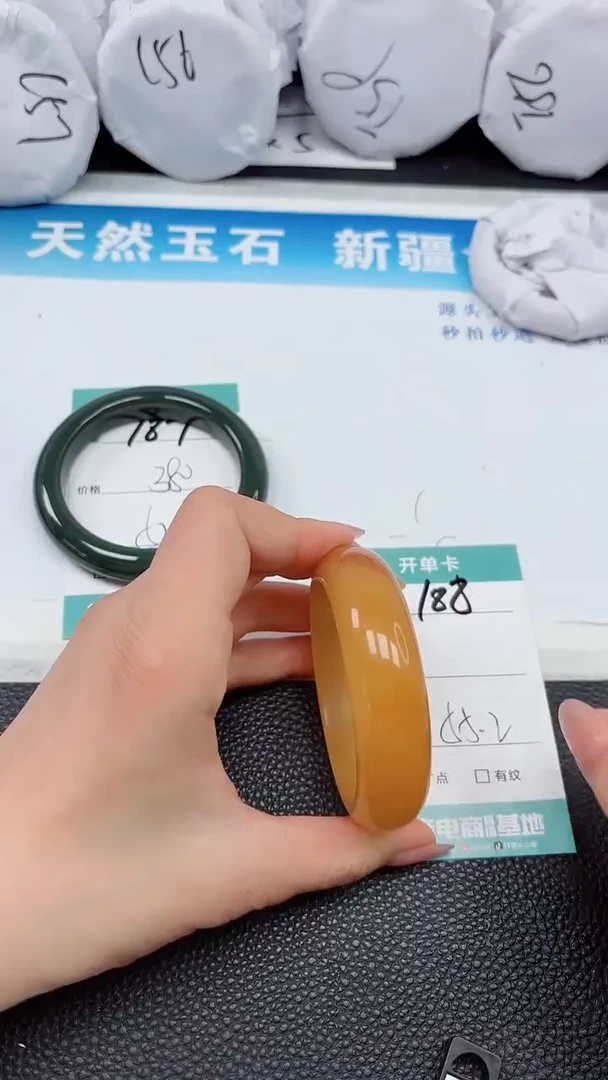 【闪购商品】石英质玉手镯未镶嵌188