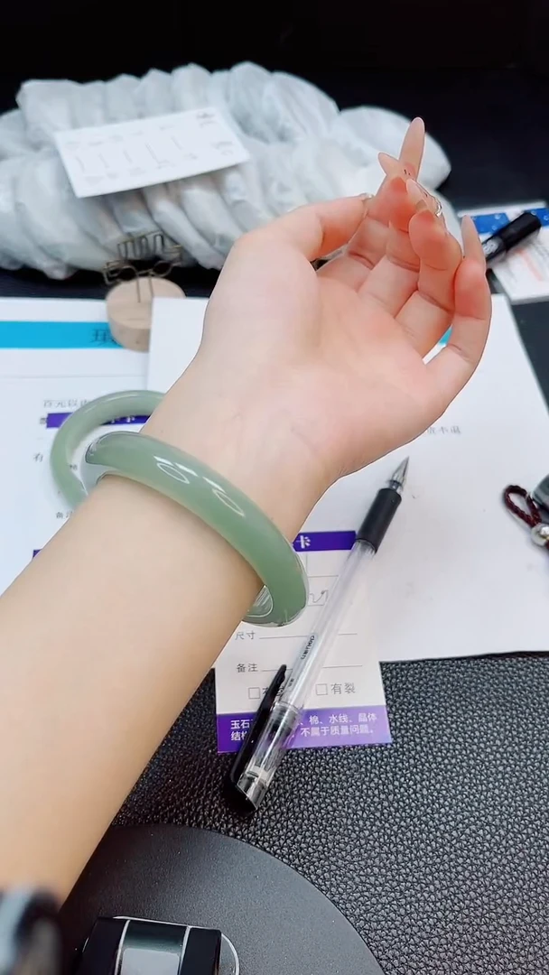 未镶嵌手镯石英质玉111-60