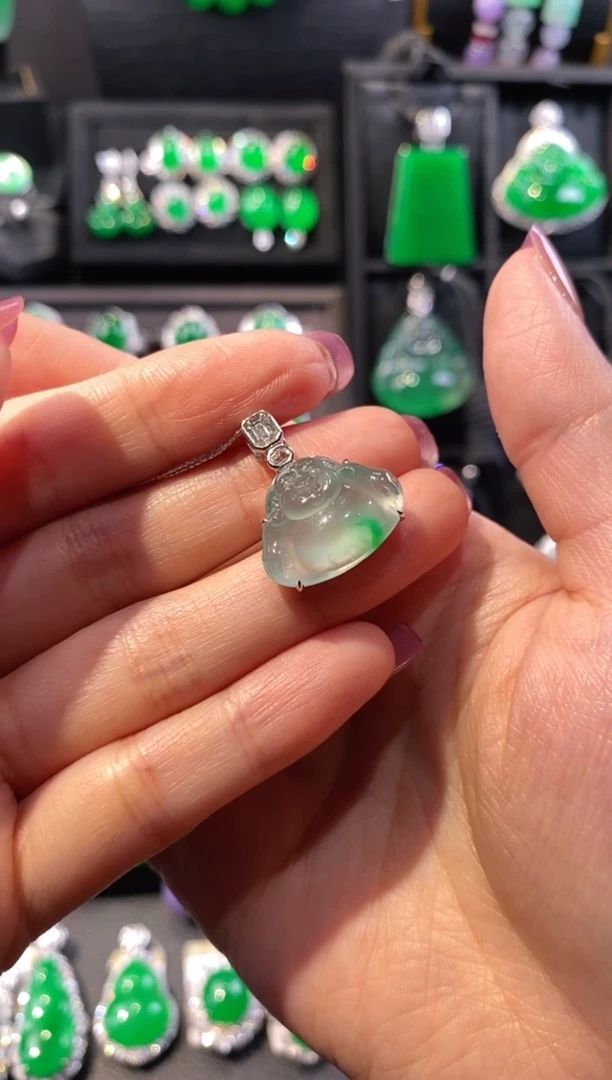 颈饰18K金镶嵌翡翠佛公吊坠5101411