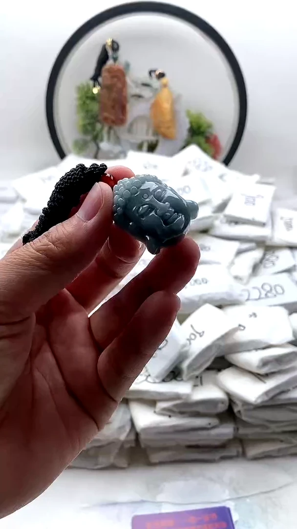 颈饰未镶嵌翡翠佛头