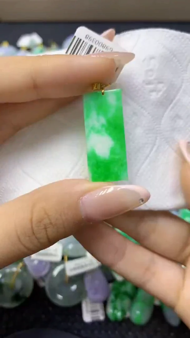 颈饰18K金镶嵌翡翠天然缅甸翡翠A货