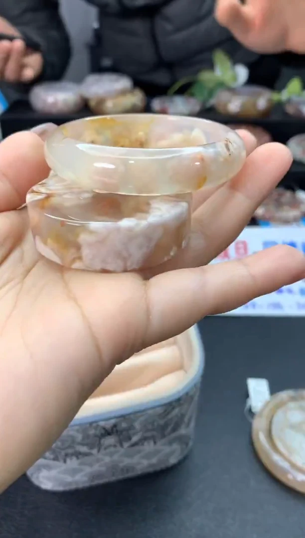 未镶嵌手镯石英质玉（53圈口）赠送镯心 无证书