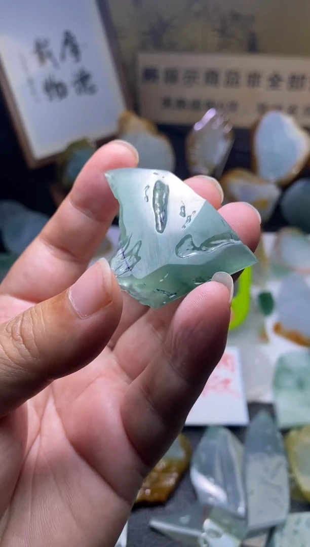 未镶嵌定制翡翠困**?翡翠不